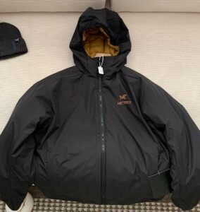 Fake Arc'teryx Atom AR Hoody Blck with gold