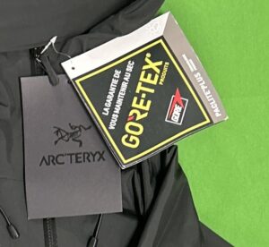 Fake Arc'teryx Beta SL Black hang tag